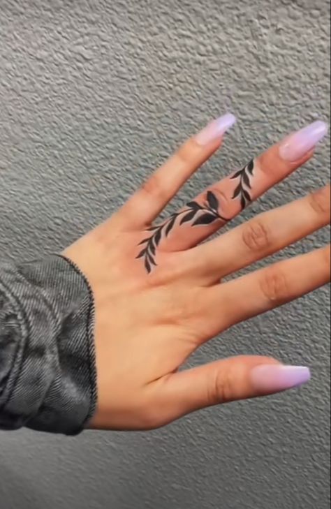 Gorgeous Mehndi Designs, Hand Palm Tattoos, Tattoos Hand, Woman's Back, Small Finger Tattoos, Finger Tattoo For Women, Finger Tats, Hand Tattoos For Girls, Hand And Finger Tattoos