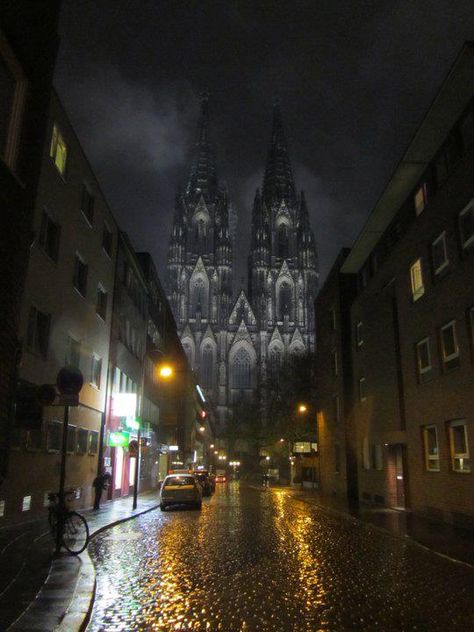 Late Night Street to Cologne Cathedral ~ Germany Romanticizing Fall, Goth Architecture, Medieval Germany, Comfort Room, Dress Event, John Williams, Gothic Cathedrals, Visit Germany, Cathedral Architecture