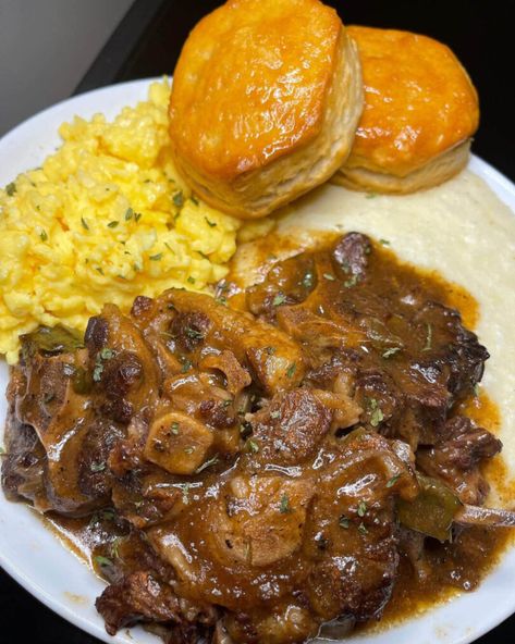 Beef Neck Bones Recipe, Homemade Bbq Rub, Oxtails Recipe, Chicken In Wine Sauce, Oxtail Recipes, Jamaican Dishes, Fried Mushrooms, Onion Gravy, Bbq Seasoning