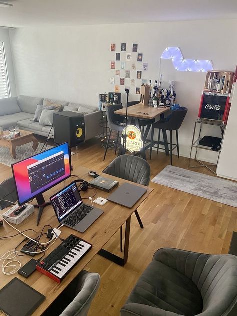 Home Music Studio Design, Gta Vi, Home Recording Studio Setup, Home Studio Ideas, Home Music Rooms, Home Studio Setup, Music Studio Room, Bedroom Setup, Casa Vintage