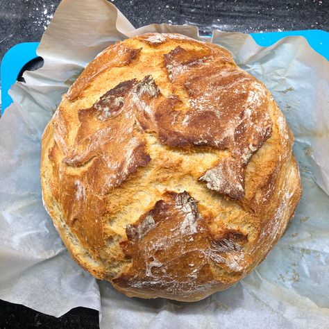 Crusty Bread Recipe Dutch Oven, Easy Dutch Oven Bread, Artesian Bread, Fast Bread, Crusty Bread Recipe, Oven Bread, Dutch Oven Bread, Homemade Bread Easy, Artisan Bread Recipes