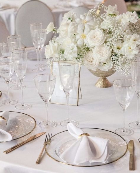 White Elegant Centerpieces, Wedding Table Decorations Gypsophila, Wedding Table White Flowers And Candles, Minimalist Wedding Table Decor White Flowers, Ivory Flower Centerpieces, Large Square Table Centerpiece, Classic White Wedding Table Decor, Pale Wedding Colors, White Rose Centerpiece Round Table