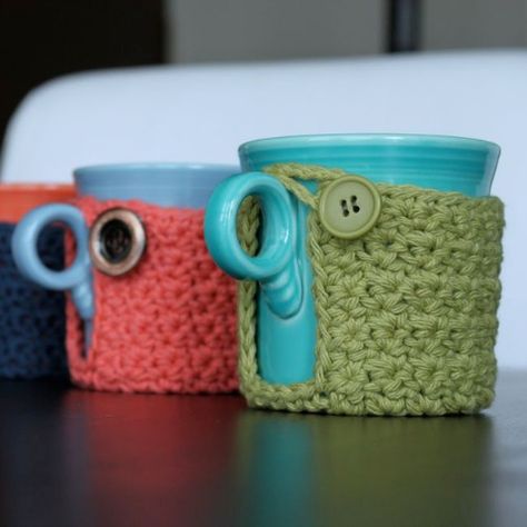 Crochet Coffee Cozy with Handle Pattern by micahmakes.com Mug Cozy Pattern, Handmade Presents, Cup Cozy Pattern, Crochet Mug Cozy, Crochet Coffee Cozy, Crochet Cup Cozy, Holiday Prep, Coffee Cup Cozy, Crochet Cozy