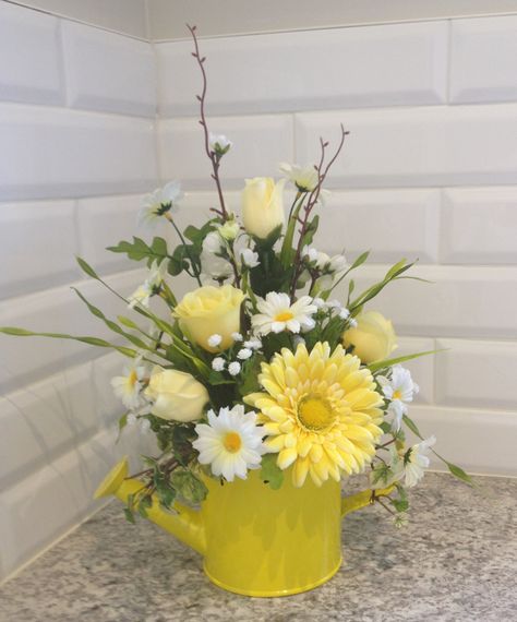 Spring Fresh Flower Arrangements, Easter Floral Arrangements Centerpieces, Water Can Flower Arrangements, Daisy Floral Arrangements, Water Can Floral Arrangements, Easter Floral Arrangements, Watering Can Centerpiece, Simple Daisy Flower Arrangements, Watering Can Floral Arrangements