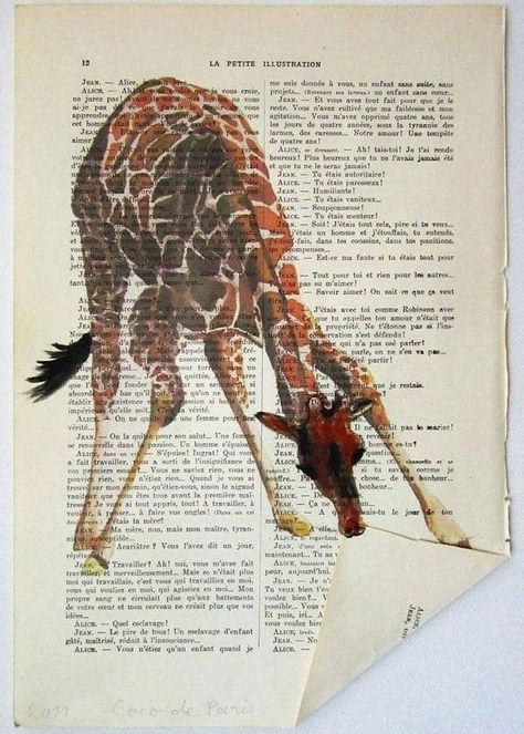 Giraffes 1 Old Book Art, Altered Books Pages, Kunstjournal Inspiration, Old Book Crafts, Book Page Crafts, Book Page Art, Giraffe Art, Altered Book Art, Book Sculpture