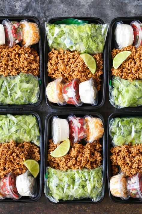 Turkey Taco Salad Meal Prep - A much HEALTHIER take on Taco Tuesdays, except you are meal prepped for the entire week! Less calories and cheaper too! Taco Salad Meal Prep, Turkey Taco Salad, Resepi Biskut, Turkey Taco, Salad Meal Prep, Healthy Lunch Meal Prep, Resep Diet, Easy Healthy Meal Prep, Makanan Diet