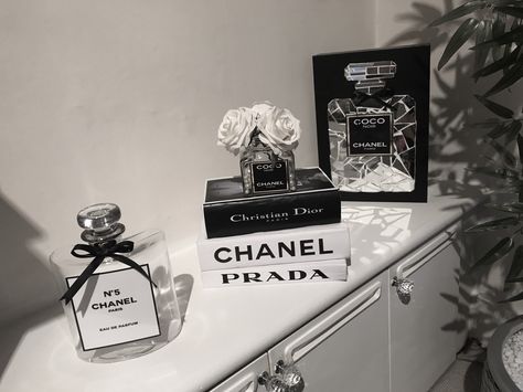 Chanel Box Decor, Chanel Inspired Room, Chanel Bedroom, Chanel Bottle, Dorm Themes, Designer Room, Chanel Decor, Hamptons Decor, Dressing Room Decor