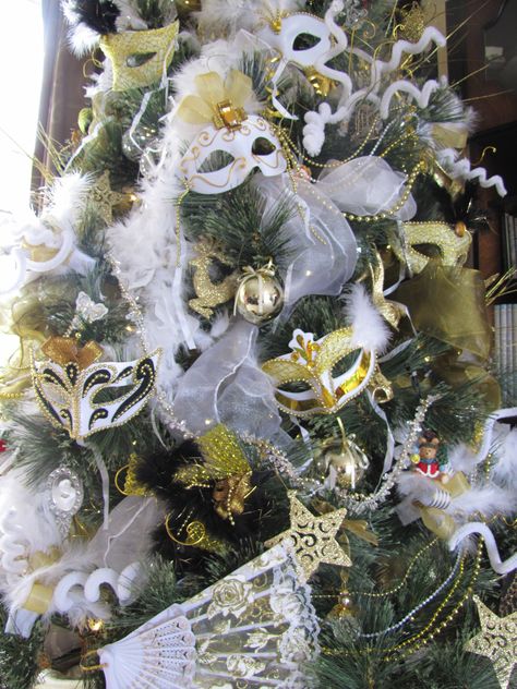 Masquerade Christmas Tree: Photo closeup. Masquerade Christmas Tree, Christmas Masquerade Ball, Masquerade Christmas Party, Masquerade Holiday Party, Christmas Masquerade Party, Christmas Masquerade, Nerdy Christmas, Masquerade Party Decorations, Rockefeller Center Christmas Tree