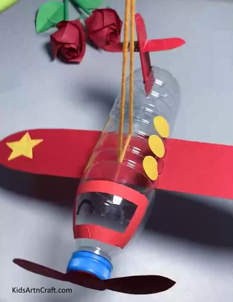 23 Kids Loving Airplane Crafts Vetenskapliga Experiment, Mom And, Airplane Crafts, Transportation Crafts, Craft Ideas For Kids, Hand Crafts For Kids, Kindergarten Crafts, Plastic Bottle Crafts, Diy Crafts For Kids Easy