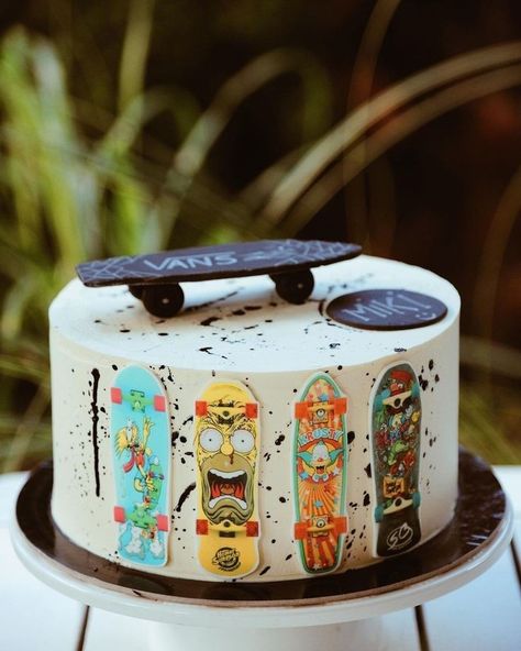 Skate Board Birthday Party, Skateboarding Birthday Party, Skateboard Birthday Party Ideas, Skateboard Cake Ideas, Skateboard Party Ideas, Skateboard Cakes, Skateboard Birthday Cake, Skateboard Party Decorations, 21st Birthday Cake For Guys