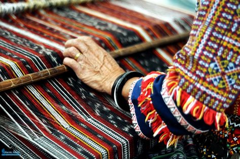 DAGMAY IS LIFE – Alarmed Mandaya Tribe, Filipino Fashion, Teacher Quotes Inspirational, Cash Crop, Weaving Textiles, Teacher Quotes, Creative Skills, Weaving Art, Fast Paced