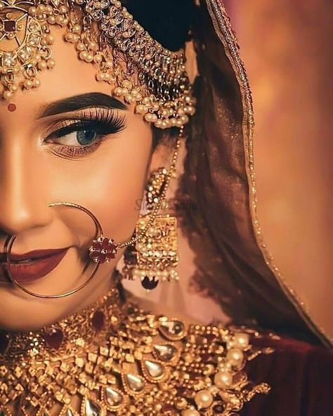 Indian Bride Poses, Bride Photos Poses, Pengantin India, Indian Wedding Bride, Bridal Makeup Images, Indian Bridal Photos, Bridal Photography Poses, Bride Photography Poses, Bride Photoshoot