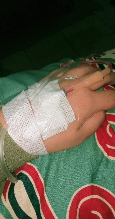 In Hospital Sick Hands Prank, I Am Sick Pictures, Girl Hand With Drip In Hospital, Hands With Drip In Hospital, Ensemble Adidas, Hospital Photography, Happy Birthday Love Quotes, Baby Boy Pictures, Hand Pic