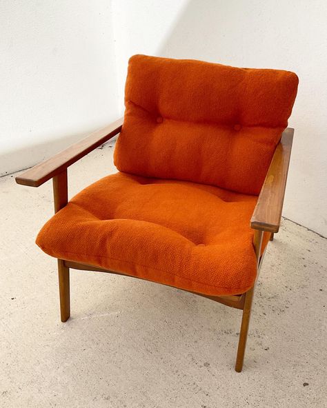 Midcentury walnut armchair with orange nubby fabric. Great color! [SOLD] ⠀⠀⠀⠀⠀⠀⠀⠀⠀ MCM musical instruments acrylic on board painting. Great colors and big large size. 35” x 45” $425 ⠀⠀⠀⠀⠀⠀⠀⠀⠀ View & purchase through link👆🏽 DM with additional questions All sales as-is and final. Please pick up within 48 hours to avoid a storage fee. Open daily 💚 ⠀⠀⠀⠀⠀⠀⠀⠀⠀ —————————> #austinvintage #austininteriors #austinhome #mcmchair #midcenrurymodern #mcmhome 70s Chair, 60s Armchair, 70s Chairs, Mcm Chair, Walnut Armchair, Board Painting, Austin Homes, Accent Arm Chairs, St Mary