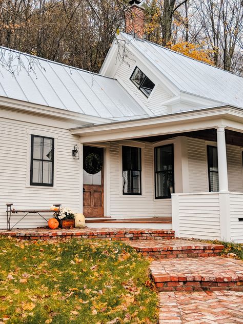 The Farm Home Review | Vermont Airbnb | Sunny Coastlines Vermont Home Exterior, Vermont Airbnb, Vermont Cottage, Barn Wood Ceiling, Vermont Farmhouse, Killington Vermont, England Lifestyle, Vermont Farms, Rustic Farm Table