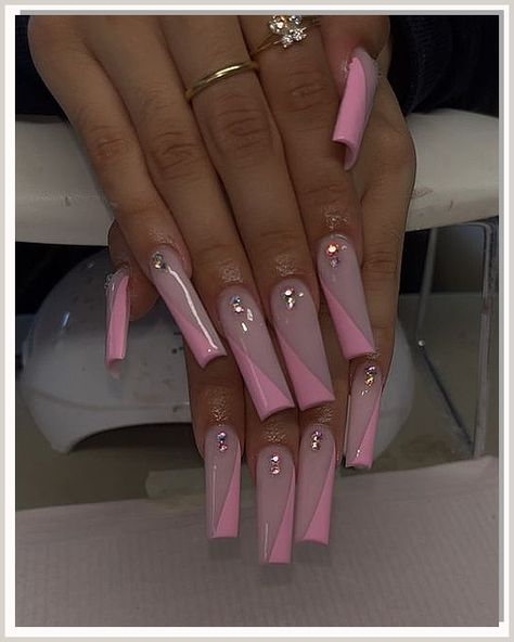 Graduation nails acrylic are the perfect way to celebrate your graduation and show off your unique style. With a variety of colors and designs to choose from, you're sure to find the perfect set of nails for your special day. Beginner Nail Set Ideas, Cute Nails For Beginners, Beginner Nails Acrylic, Instagram Baddie Acrylic Nails, Nails For Baddies, Graduation Nails Acrylic, Beginner Nails, Baddies Nails, Beginner Nail Designs