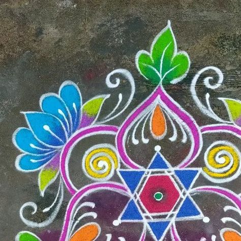 Kolam Designs With Colors, Rangoli Kolam Designs With Colour, Diwali Kolam, Vilakku Kolam, Traditional Rangoli, Down Ceiling Design, Very Easy Rangoli Designs, Big Rangoli, Rangoli Border