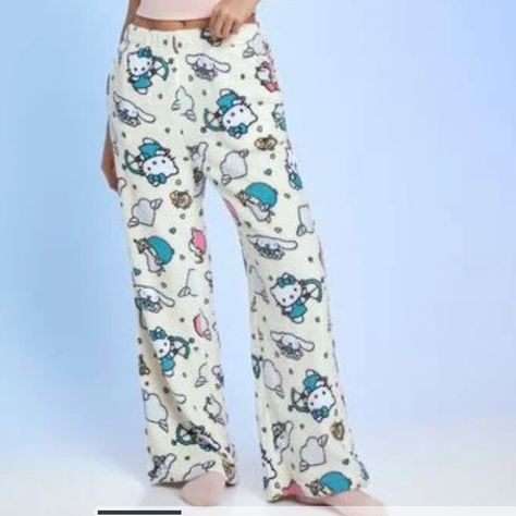 Hello Kitty And Friends X Forever 21 Collection, This Fleece Pair Of Pajama Pants Features Allover Graphics Of Hello Kitty, Cinnamoroll, And The Little Twin Stars, A Straight Leg, And Elasticized Waistband. - 2023 Sanrio Co., Ltd. Used Under License I Have One Size Small, One Size Medium, And One Size Large Hello Kitty Forever 21, Forever 21 Hello Kitty, Forever 21 Pajamas, Christmas Pj Pants, Hello Kitty Cinnamoroll, Hello Kitty Friends, Fleece Pajama Pants, Disney Pajamas, Black Lace Lingerie