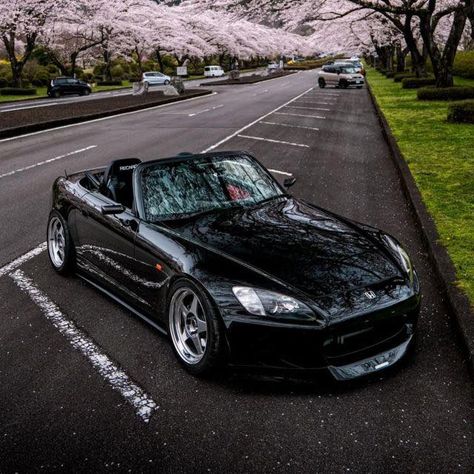 Honda S2000 🖤 #jdm #supercars #s2000 #honda #iconiccars #car #cars Honda S2000 Aesthetic, S2000 Honda, Richie Rich, Honda S2000, Supercars, Super Cars, Jdm, Dream Cars, Keyboard