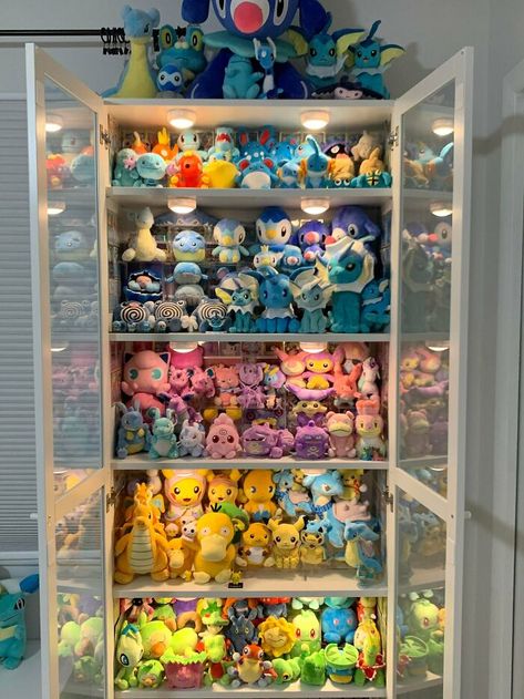 Pokemon Collection Display, Pokemon Figures, Figures Display, Pokemon Room, Geek Room, Sadie Hawkins, Vinyl Record Collection, Plush Collection, Collection Display