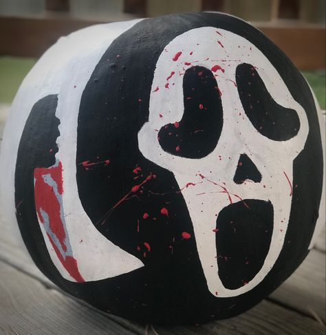 Pumpkin Painting Ideas Gost Face, Vampire Painted Pumpkin Ideas, Pumpkin Painting Scary Ideas, Pumpkin Painting Ideas Black And White, What To Draw On A Pumpkin, Ghost Face Painted Pumpkin, Pumpkin Painting Ghost Face, Pumpkin Halloween Painting Ideas, Pumpkin Painting Ideas Ghostface