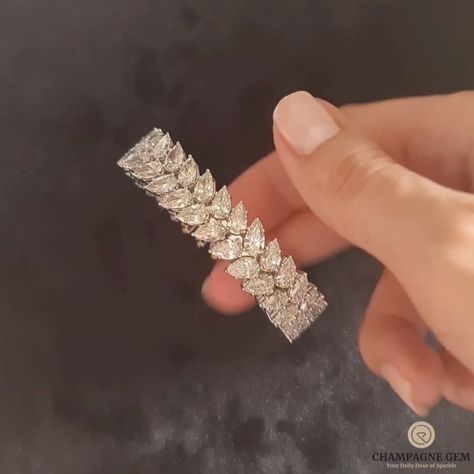 CHAMPAGNE GEM by Bebe Bakhshi on Instagram: “raining pears are on point with @beganijewels meticulously crafted diamond cluster bracelet, matching pear shaped diamonds creating this…” Pear Shape Diamond Bracelet, Bracelet Matching, Cluster Bracelet, Diamond Bracelet Design, Diamond Pendants Designs, Cluster Bracelets, Diamond Pendants, Bracelet Design, Pear Diamond