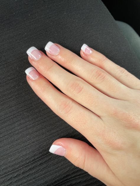 Easy White French Tip Nails, French Dipping Powder Nails, Dip White Tip Nails, Dip Powder Nails White Tips, White Tip Dip Nails, Powder Gel Nail Ideas, Powder Dipped Nails French Tip, Sns Dipping Powder Nails French Tip, French Nail Dip Powder