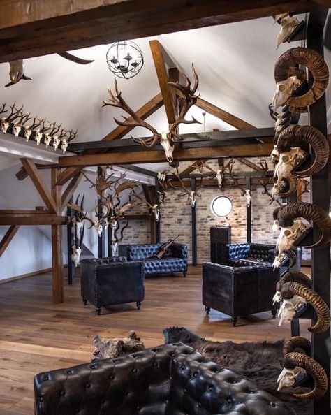 Hunt Room, Hunting Lodge Interiors, Hunter Room, Hunting Room, Trophy Rooms, Trophy Hunting, Hunting Cabin, Vulture Culture, Hunting Lodge