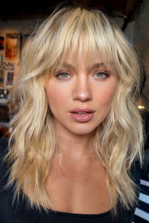 Blonde medium shag haircut with choppy bangs Women Shag Haircuts, Shaggy Cut Medium, Blonde Shaggy Hair, Subtle Shag Haircut, Shaggy Medium Hair With Bangs, Blonde Shag Haircut, Shaggy Layered Hair, 70s Shag Haircut Long, Hairstyle With Layers