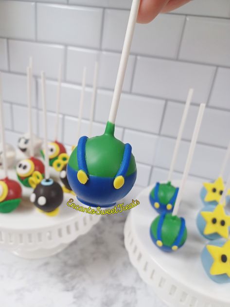 Mario Theme Cake Pops, Super Mario Cakepops, Super Mario Bros Cake Pops, Mario Cakepops, Nerds Cookies, Luigi Cupcakes, Super Mario Cake Pops, Luigis Mansion Birthday Party, Mario Cake Pops