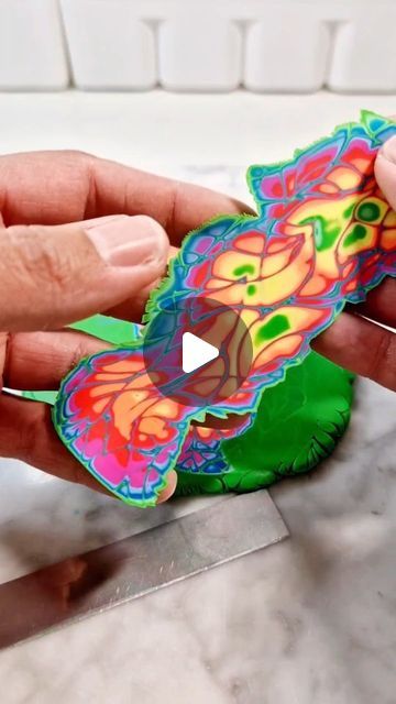 Polymer Clay Cane Tutorial Videos, Diy Polymer Clay Crafts, Polymer Clay Tutorials Free, Polymer Clay Kunst, Polymer Clay Painting, Polymer Clay Cane Tutorial, Polymer Clay Flower Jewelry, Polymer Inspiration, Diy Earrings Polymer Clay