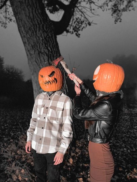 Couple pumpkin head photoshoot at Halloween Pumpkin Head Photoshoot, Head Photoshoot, Fall Date Ideas, Polaroid Pics, Pumpkin People, Halloween Shoot, Pumpkin Heads, Autumn Photoshoot, Halloween Trends