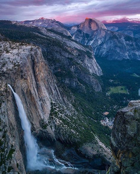 The incredible Yosemite Valley landscape. Waterfall Forest, Mountains Snow, Valley Landscape, Building Community, Scenery Landscape, National Park California, Nature Mountains, Aesthetic Picture, Yosemite Valley