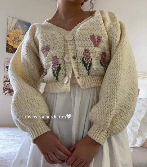 Crochet Jellycat Clothes, Crochet Sweater Design, Crochet Clothing And Accessories, Kawaii Crochet, Crochet Design Pattern, Fun Crochet Projects, Diy Crochet Projects, Diy Knitting, Diy Embroidery