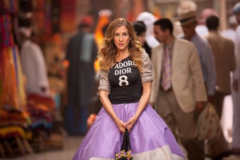 Love her so much! Love the shirt even more! Miranda Hobbes, Carrie Bradshaw Outfits, Miranda Priestly, Dior Shirt, Samantha Jones, Isla Fisher, Anna Wintour, Sarah Jessica, Elegante Casual