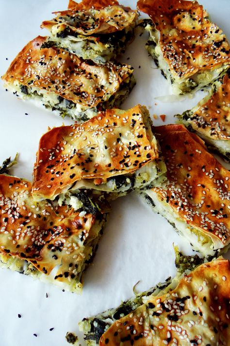 Turkish Mezze, Borek Recipe, Cheese Melt, How To Make Spinach, Spinach Cheese, Pasta Dough, Recipes Appetizers And Snacks, A Broom, Spinach Recipes