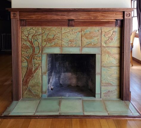 Craftsman Fireplace Ideas, Craftsman Fireplace, Craftsman Tile, Arts And Crafts Interiors, Craftsman Interior, Rock Fireplaces, Bungalow Style, Fireplace Remodel, Craftsman Bungalows