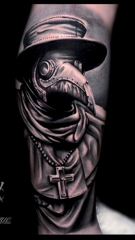 Plague Doctor Tattoo Realism, Plaque Doctor Tattoo, Plague Doctor Tattoo, Old Traditional Tattoo, Shoulder Cover Up Tattoos, Doctor Tattoo, Ancient Tattoo, Realistic Tattoo Sleeve, Mask Tattoo