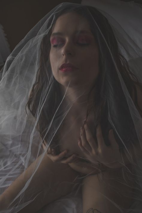 Budoir Sessions Wedding Veil, Bridal Boudiour Poloroid, Bride Boudiour Photoshoot, Wedding Bodouir, Midland Michigan, Bridal Photographs, Indoor Photography, Wedding Pic, Wedding Veil