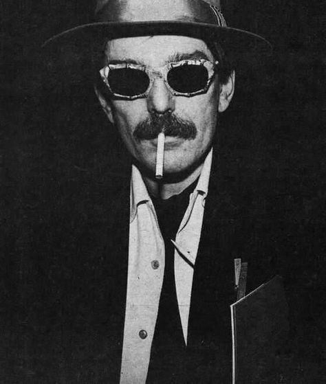 Cig and Suns-- Captain Beefheart & His Band –– Don Van Vliet (January 15, 1941 – December 17, 2010) was an American singer, songwriter, musician and artist --- and an obsession of mine. Soren ⚔ _ Vinsable Captain Beefheart, Ronnie Van Zant, Free Jazz, Magic Bands, Vocal Range, Art And Music, Modern Music, Frank Zappa, December 17