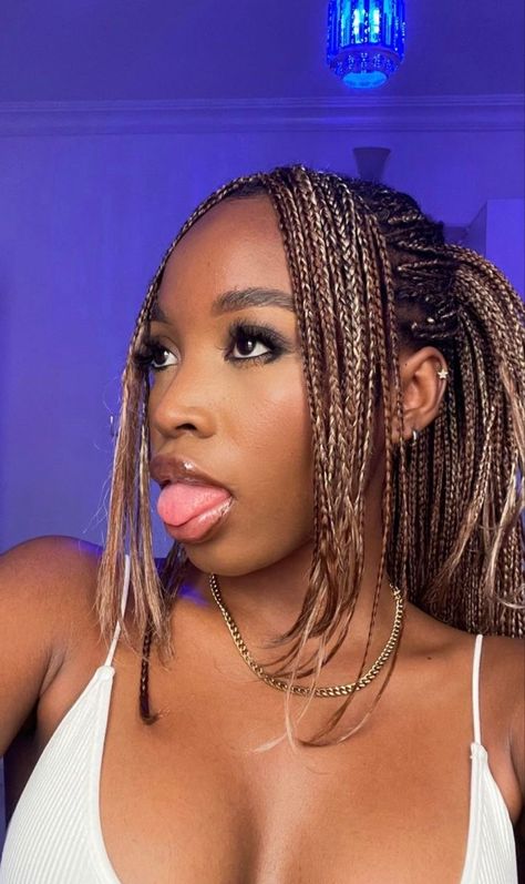 Amy Okoli Braids, Small Layered Braids, Box Braids Hair Color Ideas, Small Braids For Black Women, Layered Box Braids, Amy Okoli, Hair Color Black Women, Layered Braids, Small Box Braids Hairstyles