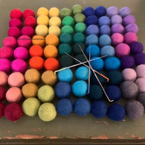 Felt Ball Trivet, Felted Balls, Felt Wool Ball, Group Crafts, Felt Beads, Wool Felting, Wool Balls, You Loose, Diy Cushion