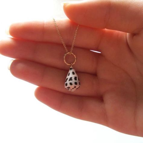 Hawaiian Shell Jewelry, Shell Pendant Necklace, Seashell Accessories, Hebrew Cone Shell, Seashell Jewelry Diy, Seashell Cross, Shell Diy, Mermaid Accessories, Boho Nails