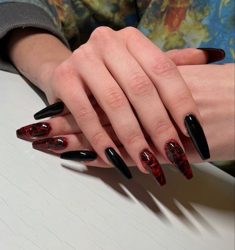 Red And Black Aesthetic Nails Acrylic, Black Nails Elegant Classy, Black And Irridescent Nails, Nail Inspiration Red And Black, Goth Nails Black And Red, Nails Inspo Red And Black, Red Or Black Nails, Red An Black Nail Ideas, Red And Black Nails Design Coffin Simple