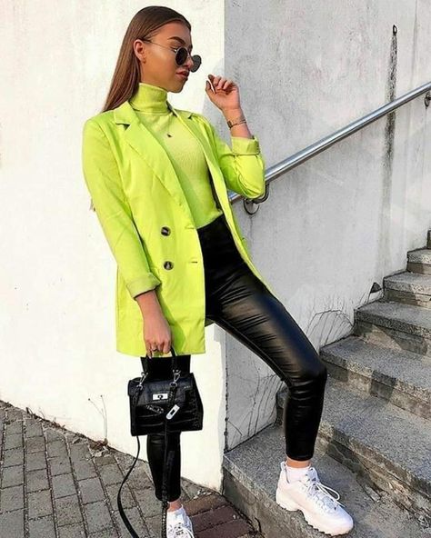 Neon Outfit Ideas, Green Dress Outfit, Blazer Verde, Blazer Mini Dress, Neon Outfits, Verde Lima, Business Casual Outfits For Work, Causual Outfits, Festival Looks