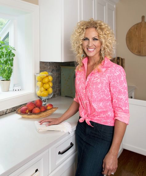 Kimberly schlapman grilled peach slaw recipe Closure Hairstyles, Kimberly Schlapman, Kimberly Caldwell, Crazy Curly Hair, Hairstyle Prom, Short Permed Hair, Little Big Town, Hairstyles Prom, Big Town