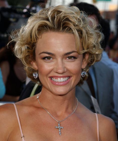 Kelly Carlson, Bob Wedding Hairstyles, Short Permed Hair, Short Wavy Haircuts, Medium Bob Hairstyles, Short Curly Haircuts, Haircuts For Wavy Hair, Penteado Cabelo Curto, Permed Hairstyles