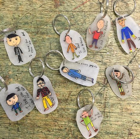 Shrinky Dink Keychain, Kids Fathers Day Crafts, Diy Father's Day Crafts, Fathersday Crafts, Fathers Day Art, Father's Day Activities, Keychain Craft, Diy Father's Day Gifts, Father's Day Diy