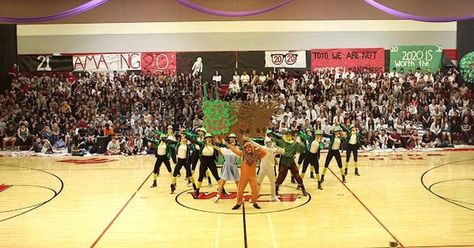 The PAC dance team at Walden Grove High School from Sahurita, Arizona, uploaded a video last month of a Wizard of Oz inspired homecoming assembly dance and it's actually super incredible. http://mashable.com/2017/10/17/wizard-of-oz-dance-inspires-homecoming-dance-team/#wD1eSXk9WOqd Wizard Of Oz Homecoming, High School Dance Team, School Dance Team, Wizard Of Oz Musical, High School Dance, Homecoming Dance, Pep Rally, Student Council, School Dance