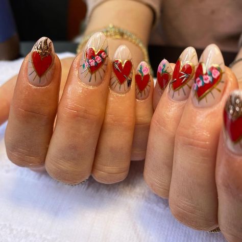 Liz Lomeli on Instagram: “Romeo & Juliet vibes 💘🔥🌹 inspo by @andreazanatelli . . . . #nails #nailinspo #nailsofinstagram #naileditdaily #nail #nails💅 #nailsofig…” Romeo And Juliet Nail Art, Juliet 90s, Romeo And Juliet Nails, Nail Art Letters, Letter Nails, Maximalist Nails, 90s Nails, Nail Design Glitter, Vday Nails